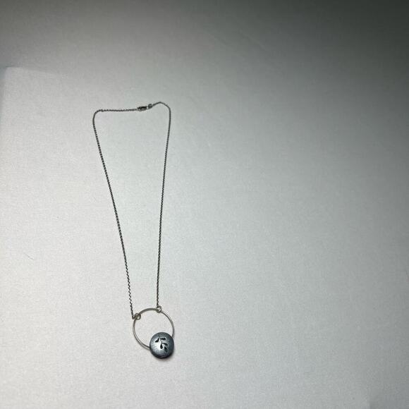 5/ $25 Silver reversible floating necklace - Picture 5 of 7